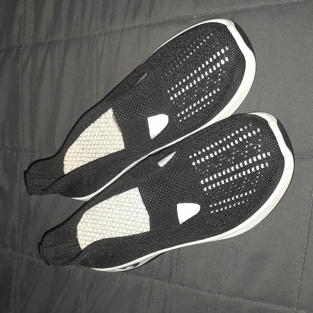 Source Unknown Black and White Slip-On Women's Sneakers